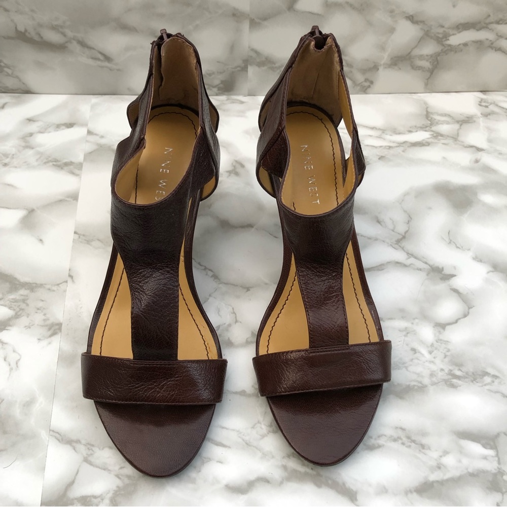 Nine West size 6.5 ladies brown leather High Heels